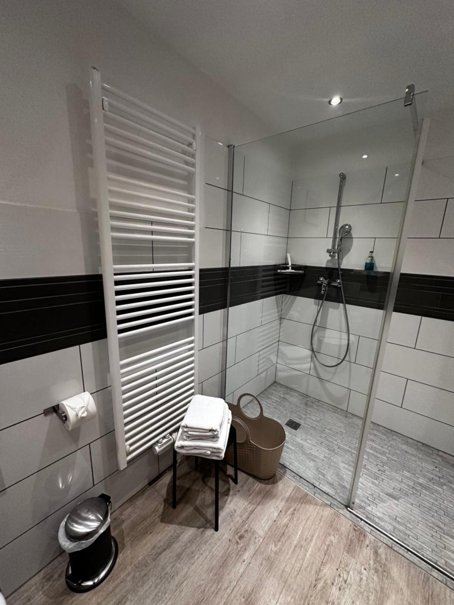 Ferienwohnung Schlossblick - 4 Sterne Sauna Pool Whirlpool Exklusiv Braunfels Ngoại thất bức ảnh